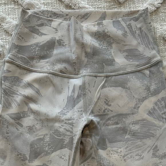 lululemon athletica Gray Patterned Leggings - Picture 1 of 4